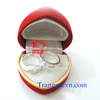 Nhẫn đôi bạc nguyên chất Nhẫn đôi bạc ta với giá cả cạnh tranh và chất lượng bảo đảm về mặt đường nét đẹp.  Nhẫn được sửa theo size tay của bạn.  Nhẫn đôi bán toàn quốc,   Thanh toán khi nhận nhẫn trên toàn quốc  Bạn điền đầy đủ thông tin vào phần>  ĐẶT M