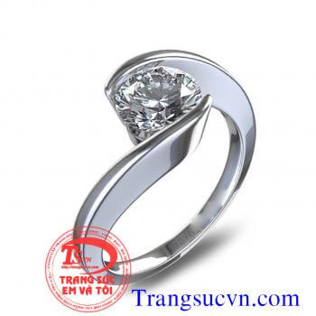 Nhẫn nữ kim cương đính hôn  Nhẫn đính hôn vàng trắng gắn đá kim cương   Nhẫn có kèm theo giấy kiểm định Kim cương   Giấy kiểm định vàng   Giấy bảo hành: 1 năm  Nhận đặt nhẫn đính hôn theo yêu cầu trên toàn quốc, đặt hàng online, thanh toán an toàn