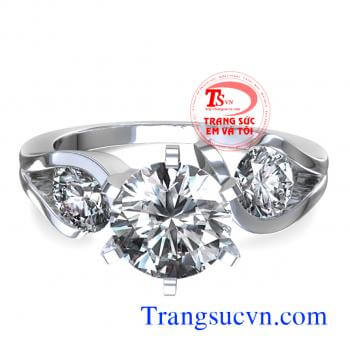 Nhẫn nữ kim cương đ&iacute;nh h&ocirc;n &nbsp;Nhẫn đ&iacute;nh h&ocirc;n v&agrave;ng trắng gắn đ&aacute; kim cương&nbsp;<br /> <br /> Nhẫn c&oacute; k&egrave;m theo giấy kiểm định Kim cương&nbsp;<br /> <br /> Giấy kiểm định v&agrave;ng&nbsp;<br /> <br /> 