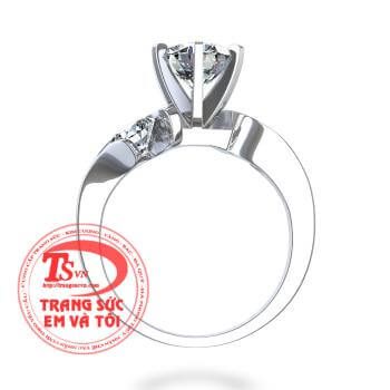 Nhẫn nữ kim cương đ&iacute;nh h&ocirc;n &nbsp;Nhẫn đ&iacute;nh h&ocirc;n v&agrave;ng trắng gắn đ&aacute; kim cương&nbsp;<br /> <br /> Nhẫn c&oacute; k&egrave;m theo giấy kiểm định Kim cương&nbsp;<br /> <br /> Giấy kiểm định v&agrave;ng&nbsp;<br /> <br /> 