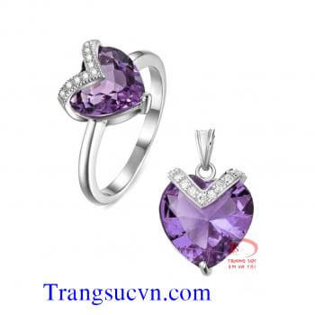 Bán Nhẫn nữ thạch anh tím trái tim,Nhẫn nữ thạch anh tím trái tim giá tốt,có giấy kiểm định đá quý và vàng kèm theo,đặt nhẫn theo yêu cầu