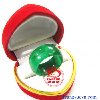 "Bán Nhẫn Cẩm Thạch,giá nhan cam thach,có giấy kiểm định nhẫn cẩm thạch tốt nhất,xuất xứ:Myanam|Đặt nhẫn cẩm thạch theo yêu cầu,bọc vàng,bạc,hình,rồng,phụng..số,Nhẫn Cẩm Thạch,nhan,cam,thach,nhẫn,cẩm,thạch,nhẫn nữ,ngọc,đá,phỉ,thủy,ring,jadeite,ngoc jadeit
