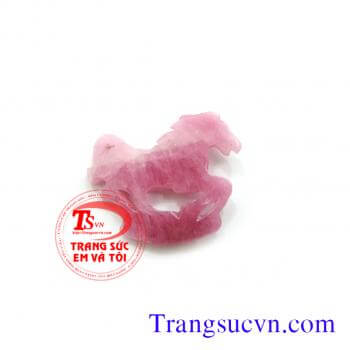 Ngựa Ruby thiên nhiên