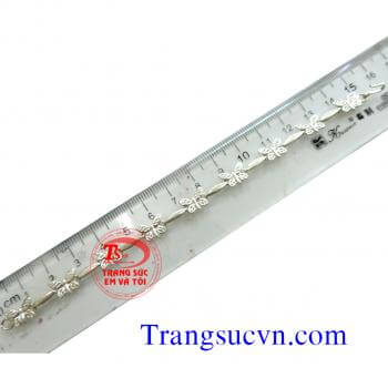 Lắc tay Nữ đẹp phong cách trẻ trung và trang trọng mang lại cho bạn vẻ đẹp và tránh gió an toàn cho sức khỏe.