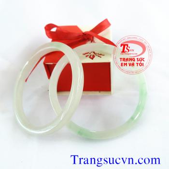 Vòng ngọc vuông trắng