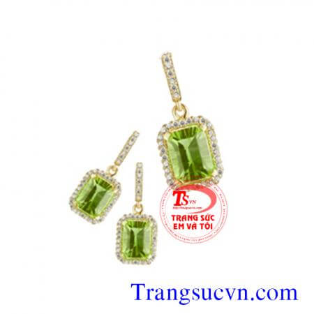 Bộ trang sức Peridot Đá peridot thiên nhiên Vàng tây 14k Có Giấy Kiểm Định Đá Quý. Có giấy Kiểm Định Vàng Bảo hành: 1 năm Đặt chế tác theo yêu cầu. Bán hàng toàn quốc