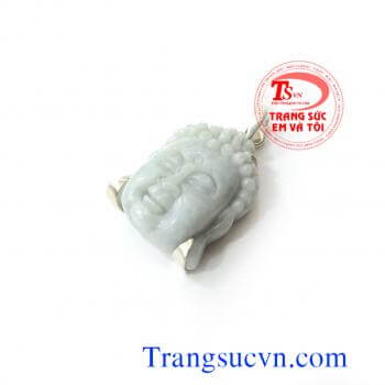 Mặt dây phật adida ngọc cẩm thạch thiên nhiên 100%, được chế tác trên chất liệu:  - Ngọc cẩm thạch thiên nhiên 100%  - Tổng trọng lượng sản phẩm: 16,20 g  Kích thước sản phẩm:  - Chiều dài: 29,50 mm  - Chiều rộng: 22,50 mm  - Chiều cao: 11,00 mm  - Móc đư