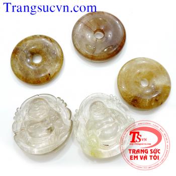 Phật thạch anh tóc tự nhiên   Tên đá quý: Thạch anh tóc thiên nhiên ( Có giấy kiểm định đá quý kèm theo sản phẩm)  Trọng lượng (Weight): 182,25 Carat  Kích thước đá (Size stone): 45,00 x45,50/14,50 mm  - Chiều dài (length): 45,00 mm