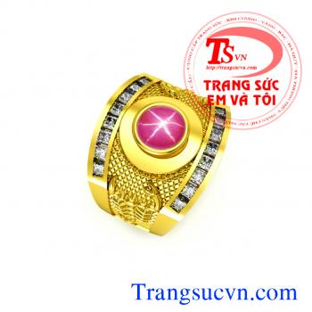 Nhẫn nam ruby sao thiên nhiên    Nhẫn nam vàng tây ruby sao thiên nhiên có giấy kiểm định đá quý và vàng kèm theo đảm bảo chất lượng sản phẩm.  Nhẫn nam được thiết kế trên máy 3D - Tạo sáp nhẫn nam theo yêu cầu - Nhẫn nam gắn đá quý theo mệnh  Đặt nhẫn na