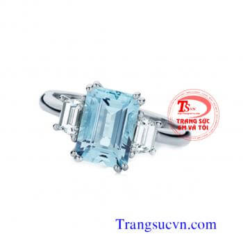 Nhẫn nữ vàng tây màu trắng gắn đá Aquamarine thiên nhiên