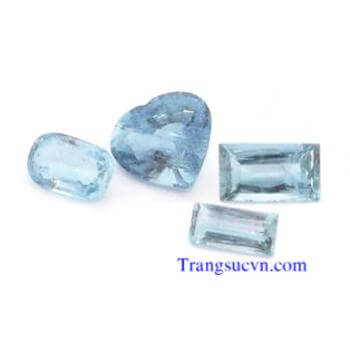 Aquamarine mang màu của nước tuyệt đẹp và Thủy hợp với Thủy