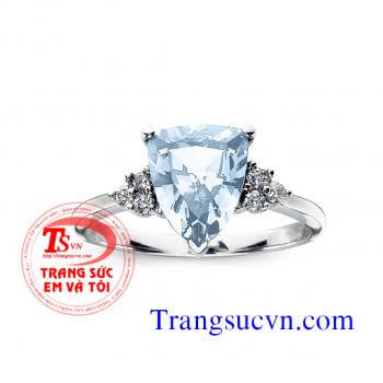 Nhẫn vàng trắng đá Aquamarine