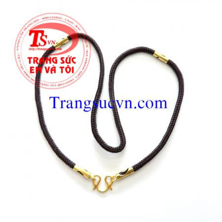 Dây dù nâu bọc vàng   Dây vải bọc vàng tây 12k (50%au) dây vải mềm mại phù hợp đep mặt dây hoặc đeo mặt dây đá quý  Sản phẩm dây vải màu đen bọc vàng tây 12k với giá cả hợp lý, thanh toán khi nhận hàng tại nhà bạn.