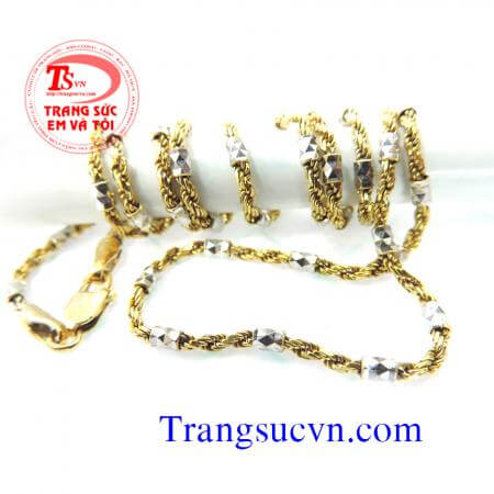 Bán dây chuyền Italia,giá dây chuyền italya vàng 18k 75%Au dây chuyền vàng ý,dây vàng tây italia,dây vàng ý nhập khẩu,dây chuyền vangf tây đẹp,có giấy kiểm định vàng kèm theo,thu mua dây chuyền italia giá cao