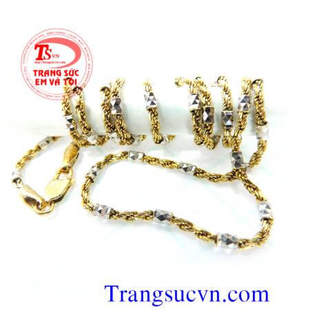 Bán dây chuyền Italia,giá dây chuyền italya vàng 18k 75%Au dây chuyền vàng ý,dây vàng tây italia,dây vàng ý nhập khẩu,dây chuyền vangf tây đẹp,có giấy kiểm định vàng kèm theo,thu mua dây chuyền italia giá cao