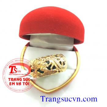 Nhẫn ngọc cẩm thạch bọc vàng 18k