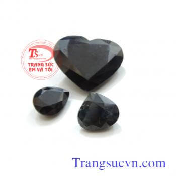 Đá sapphire đen