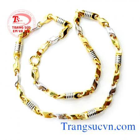 Dây chuyền vàng hai màu là sự kết hợp hài hòa giữa vàng màu và vàng trắng giúp sản phẩm thêm ấn tượng.