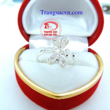 Mặt dây chuyền cỏ bốn lá đẹp