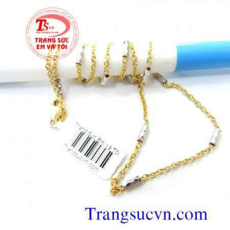 Dây vàng tây 10k 2 màu được thiết kế vô cùng độc đáo và sáng tạo. Sản phẩm kết hợp vàng màu và vàng trắng tạo điểm nhấn cho chiếc dây chuyền. Sản phẩm có thể đeo cùng mặt dây. Dây chuyền vàng được bảo hành uy tín, giao hàng toàn quốc. Dây vàng tây 10k 2 m
