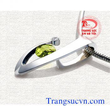 Mặt dây chuyền vàng trắng gắn đá peridot