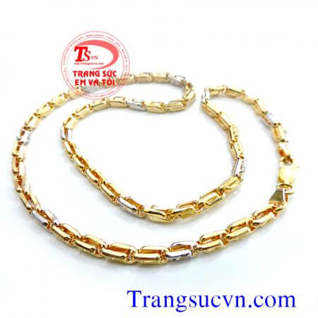 Sản phẩm kết hợp vàng trắng và vàng màu tạo điểm nhấn giúp cho chiếc dây chuyền thêm ấn tượng hơn. Dây chuyền vàng tây nam
