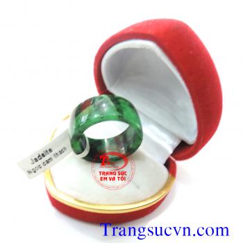 Nhẫn ngọc cẩm thạch thiên nhiên   Nhẫn ngọc đẹp được làm từ ngọc cẩm thạch thiên nhiên xuất xứ: Myanma hàng nhập khẩu đá về việt nam chế tác.  Nhẫn phù hợp đeo ngón cái, ngón giữa, ngón nhẫn, cả nam và nữ đều đeo được.  Đặt biệt ngọc cẩm thạch không phân 