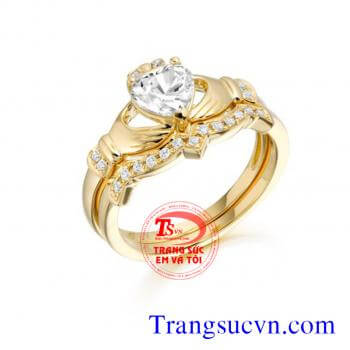 Nhẫn cưới vàng tây
