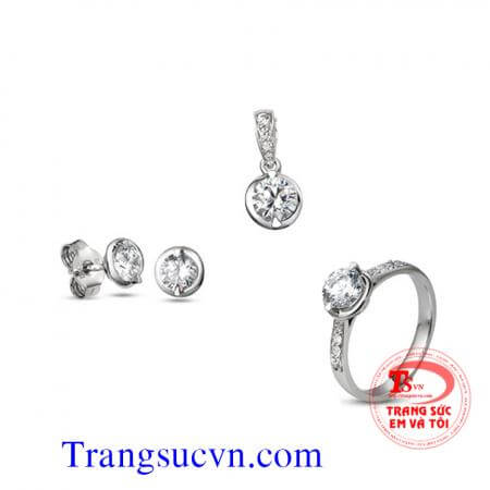 Nữ trang kim cương thiên nhiên