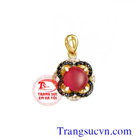 Mặt đá ruby và kim cương và saphir