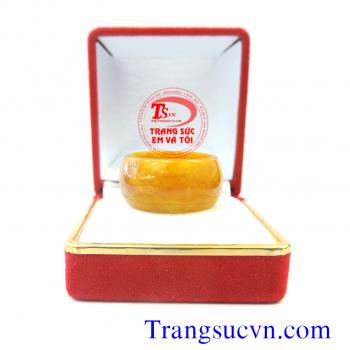 Nhẫn ngọc màu vàng