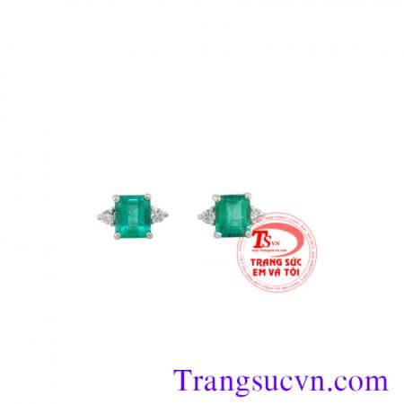 Bông tai vàng trắng emerald đẹp được coi là bùa hộ mệnh đem lại may mắn, sức khoẻ, thành công