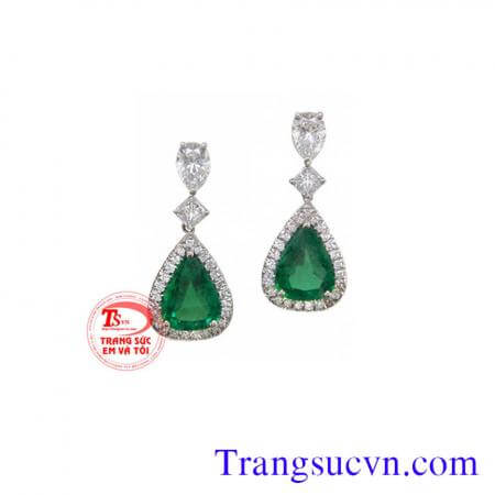 Emerald bông tai vàng tây là một trong những sản phẩm được phái đẹp yêu thích và lựa chọn. 