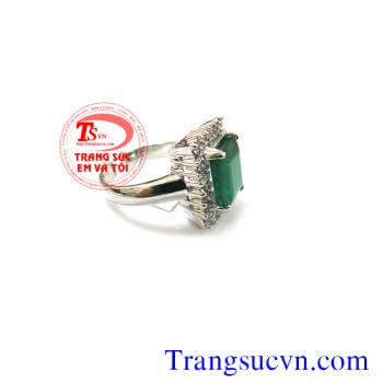 Nhẫn nữ đá Emerald vuông