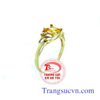 Nhẫn nữ đá saphire vàng vuông