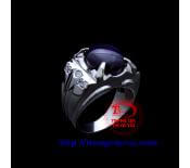 Bán và đặt Nhẫn saphir vàng trắng gắn đá quý tự nhiên mang lại sự mạnh mẽ cùng hộ mệnh cho nam tuyệt đẹp,với bàn tay nam giới