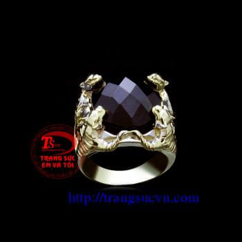 Chiếc nhẫn nam hổ cho nam tuổi hổ Nhẫn saphir tứ hổ vàng tây gắn đá quý saphir mài nhiều mặt