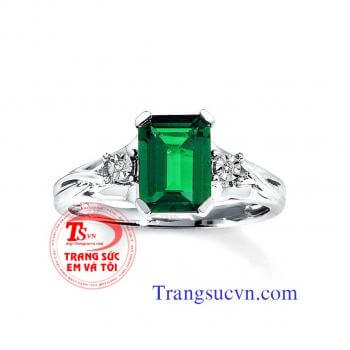 Nhẫn vàng trắng gắn emerald