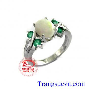 Nhẫn nữ gắn đá opal lửa