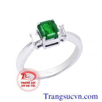 Nhẫn nữ vàng trắng emerald kiêu sa