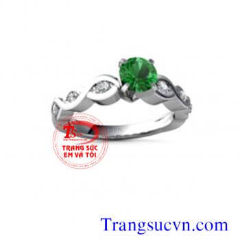 Nhẫn đính hôn đá emerald đẹp