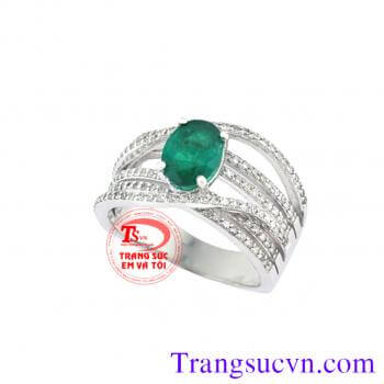 Nhẫn nữ gắn đá emerald tinh tế