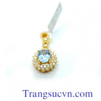 Mặt dây chuyền đá toapz thiên nhiên là sản phẩm được chế tác từ đá Topaz chất lượng cùng vàng 10k.