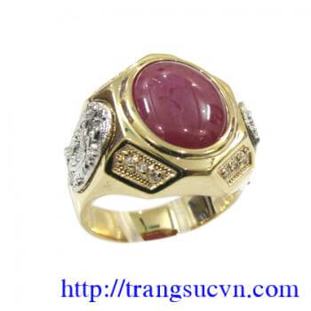 Nhẫn ruby chạm bọ cạp màu Đỏ của Ruby không bao giờ là cũ, nó luôn là màu của đam mê, nóng bỏng, quyền lực