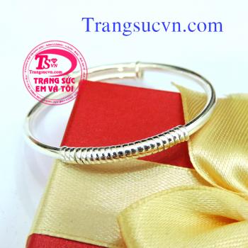 Lắc bạc quấn tròn,Thông tin về giá lắc bạc cho trẻ em và Giá trên từng chiếc lắc tay có chuông hay lắc trơn,có nhiều kích cỡ cho bạn lựa chọn, bạc ta 999