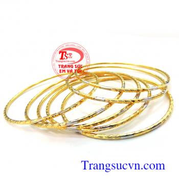Vòng tay vàng 7 chiếc   Vòng tuần 7 chiếc vàng tây Bán vòng tuần với nhiều kiểu chế tác đẹp đường nét hoa văn đa dạng và phong phú nhằm làm tôn lên vẻ đẹp quyến rũ khi đeo