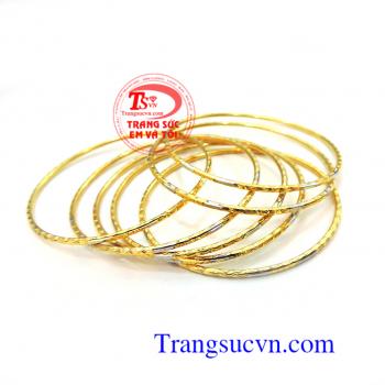 Vòng tay vàng 7 chiếc   Vòng tuần 7 chiếc vàng tây Bán vòng tuần với nhiều kiểu chế tác đẹp đường nét hoa văn đa dạng và phong phú nhằm làm tôn lên vẻ đẹp quyến rũ khi đeo