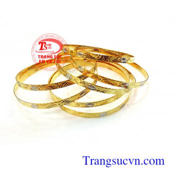 Vòng tuần với nhiều kiểu chế tác đẹp đường nét hoa văn đa dạng và phong phú