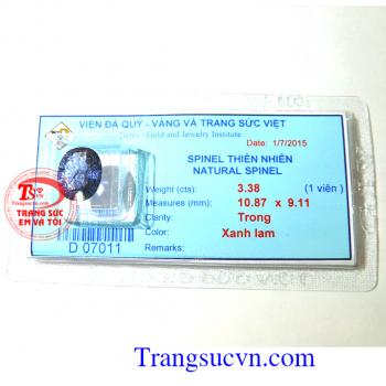 Trang sức Spinel lam một khoáng vật nhôm magie trong nhóm spinel, có công thức hóa học MgAl2O4.phù hợp làm trang sức theo mệnh và giúp chủ nhân được bình tĩnh và có chiều sâu trong suy nghĩ và hành động