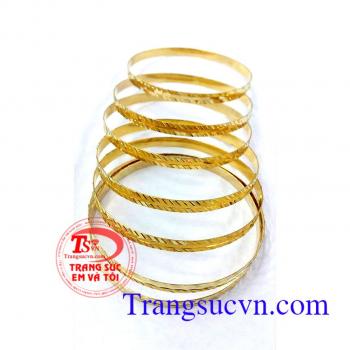 Vòng tuần tròn 7 chiếc vàng tây dành cho nữ đeo 7 chiếc rất xinh,bền màu và sáng bóng,bảo hành vòng 6 tháng,giao vòng toàn quốc
